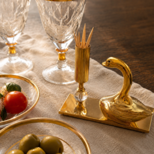 Mid Century messing zwaantje met geslepen glas