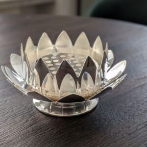 Verzilverde vintage lotusbloem